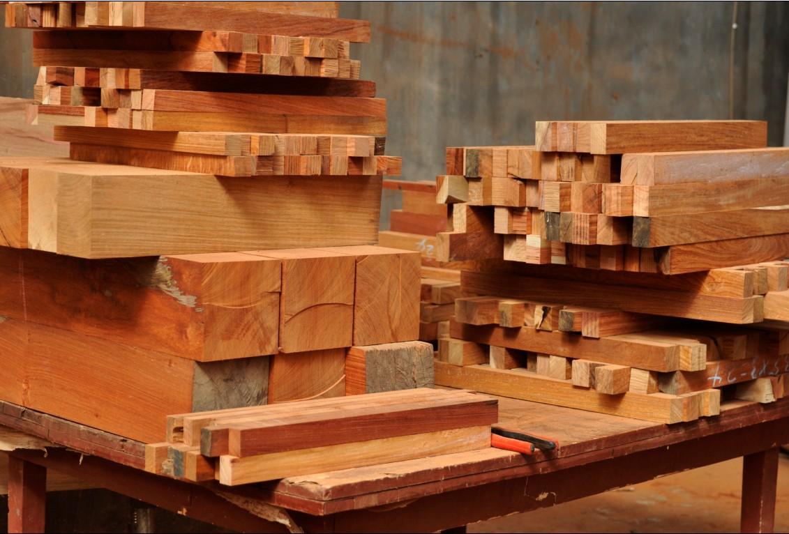 《深色名贵硬木家具》行业标准 QB/T2385-98