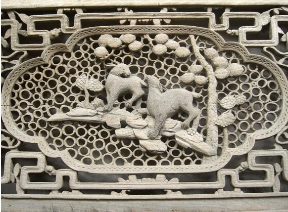 上海的白木雕刻家具