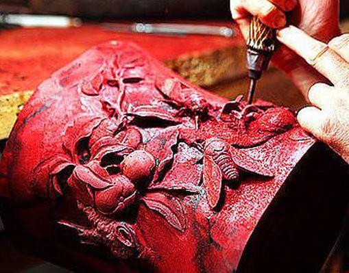 红木家具制作中的手工雕刻与机雕