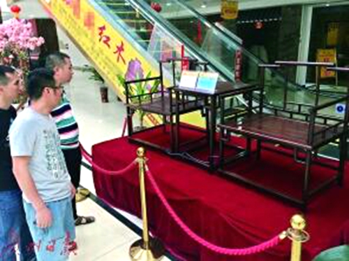 五一假期万名游客来江门欣赏及购买红木家具
