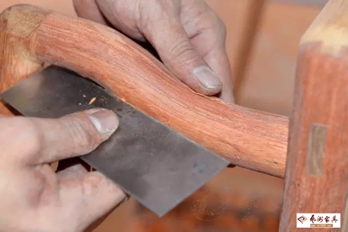 红木工艺之精湛：刮磨工艺