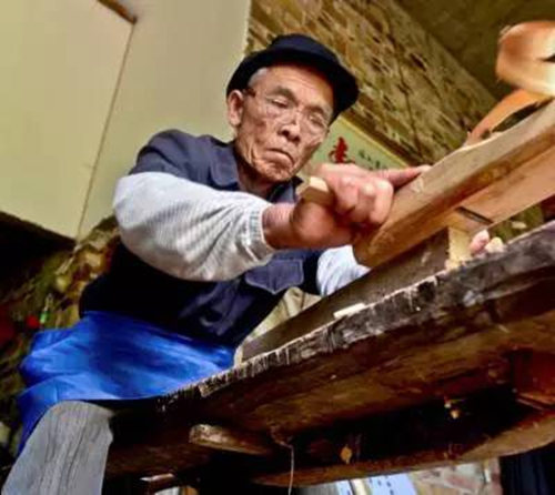 百年后，红木家具还在在，木匠手艺却无人继承！
