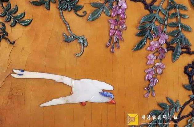 故宫里才能看到的绝活：“雕天然木框紫藤花鸟挂屏”修复全过程